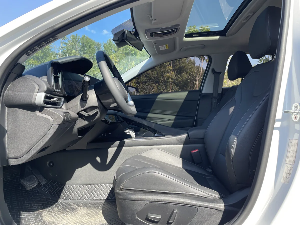Hyundai Elantra 2023 года, снимок 8