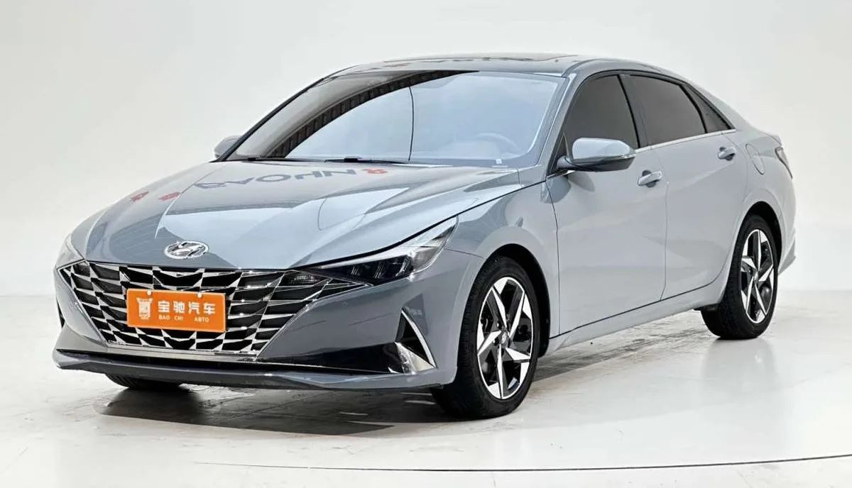 Hyundai Elantra 2023 года