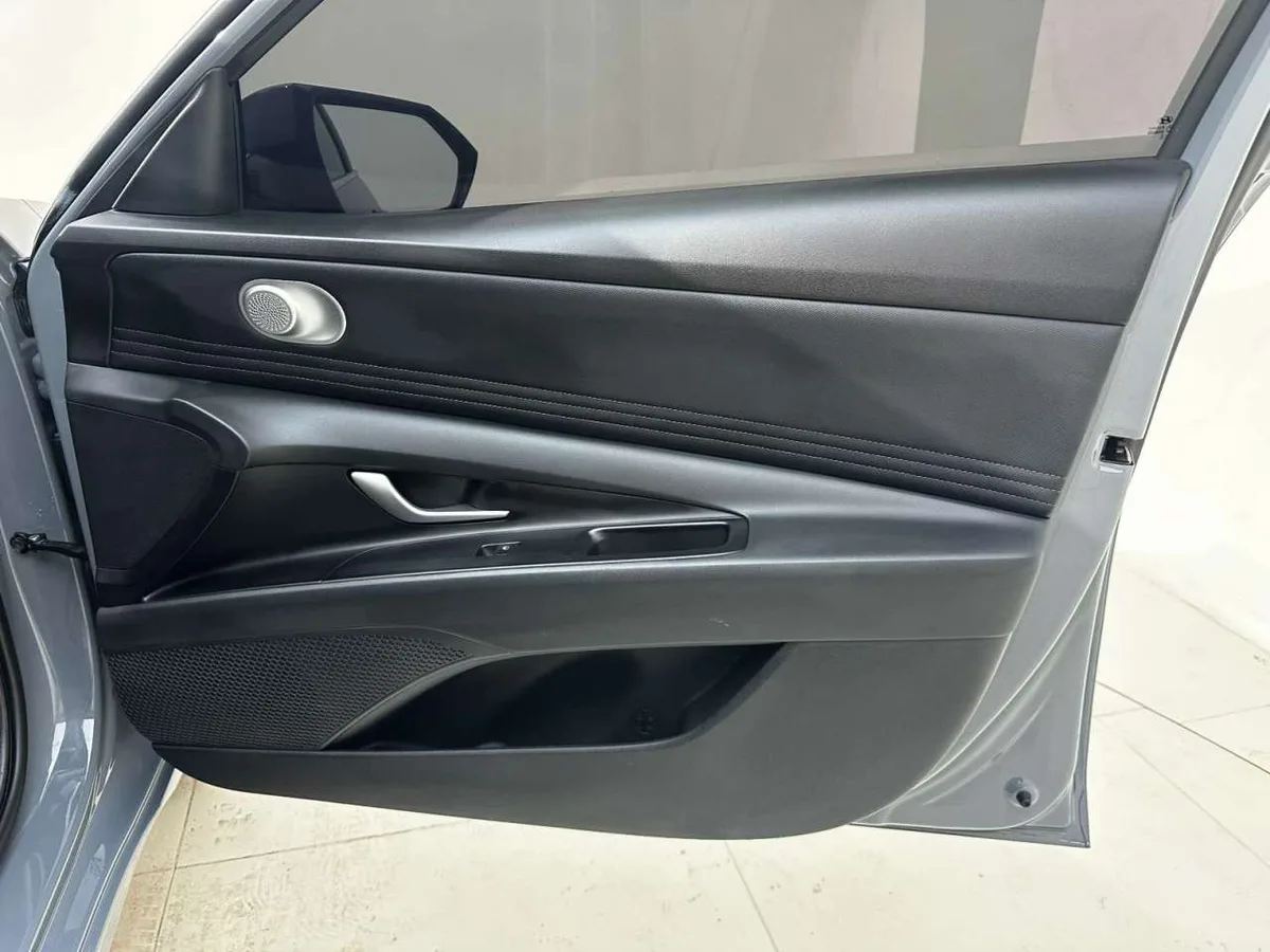 Hyundai Elantra 2023 года, снимок 13