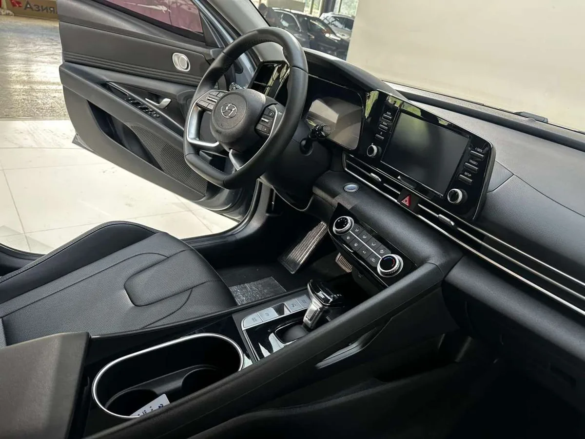 Hyundai Elantra 2023 года, снимок 14