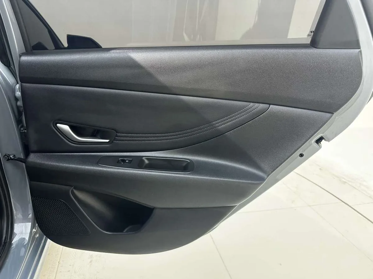 Hyundai Elantra 2023 года, снимок 21