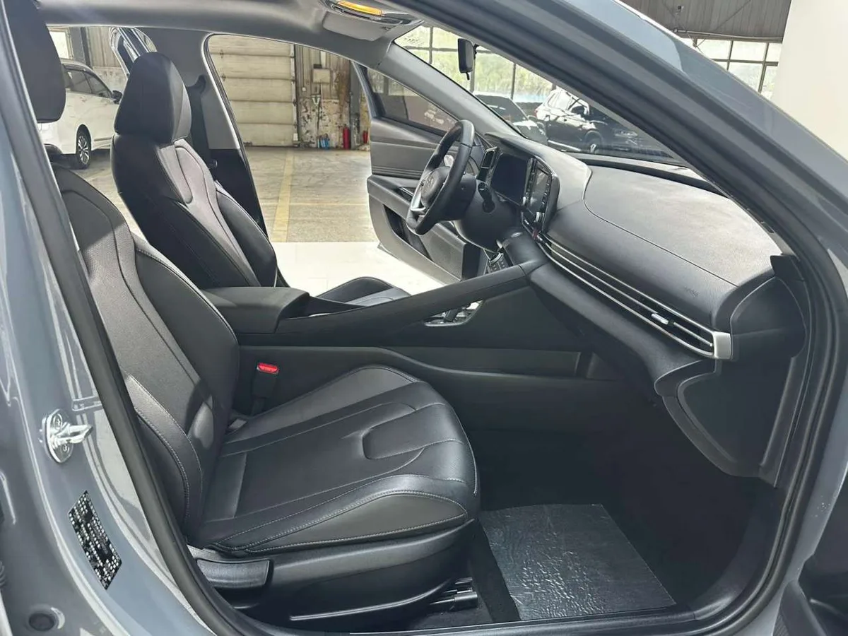 Hyundai Elantra 2023 года, снимок 26