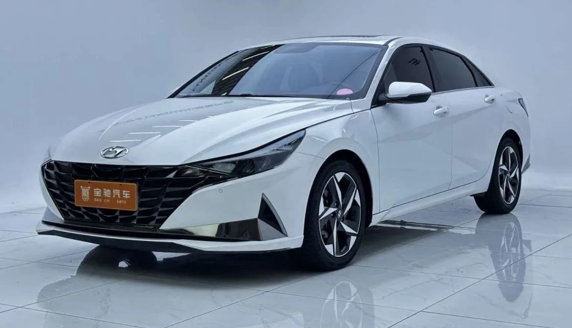 Hyundai Elantra 2023 года