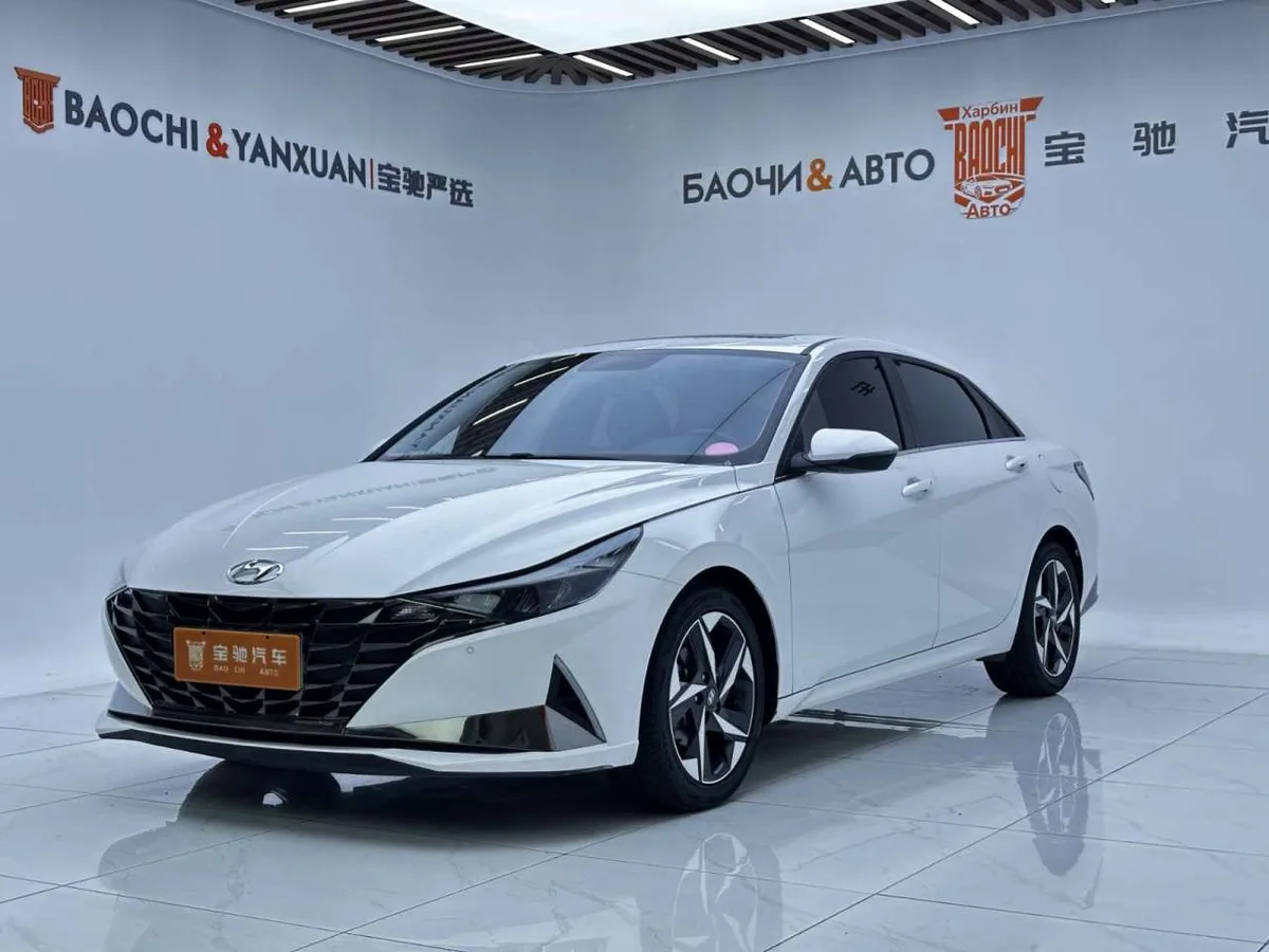 Hyundai Elantra 2023 года