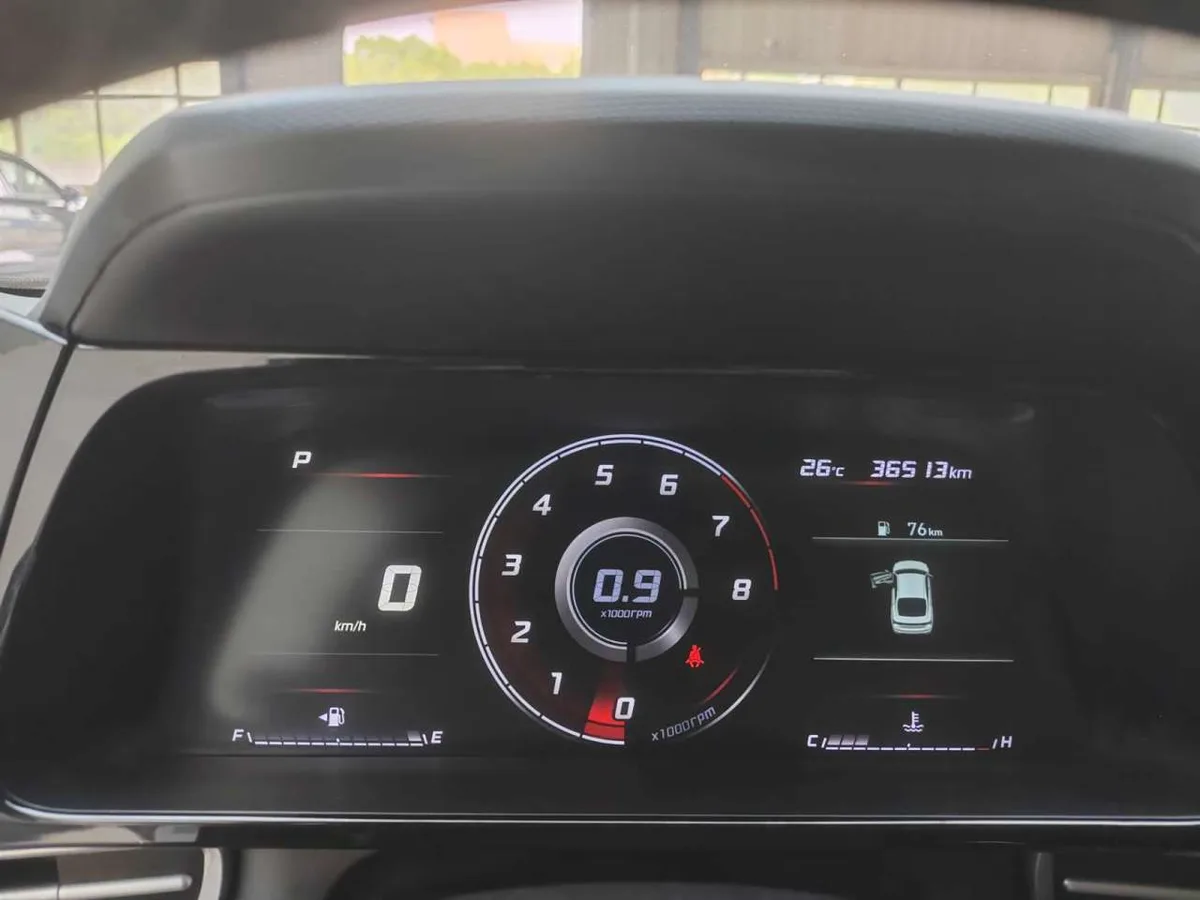 Hyundai Elantra 2023 года, снимок 8