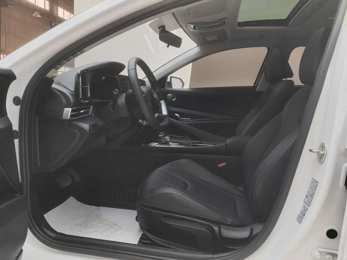 Hyundai Elantra 2023 года, снимок 13