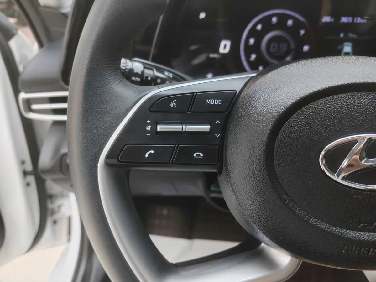 Hyundai Elantra 2023 года, снимок 14