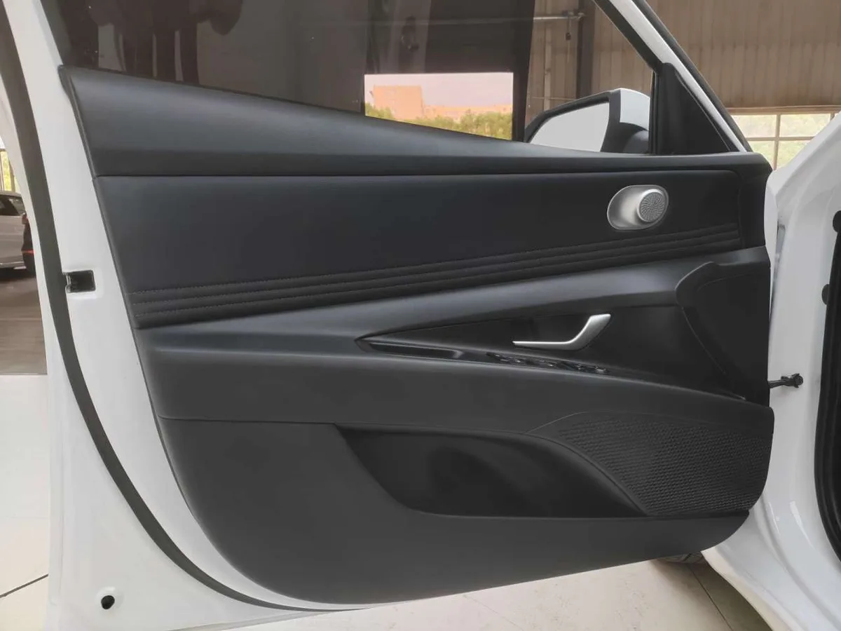 Hyundai Elantra 2023 года, снимок 17