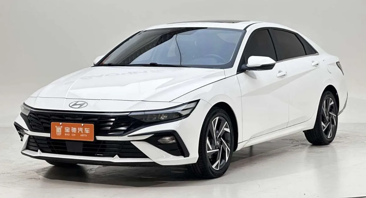 Hyundai Elantra 2023 года