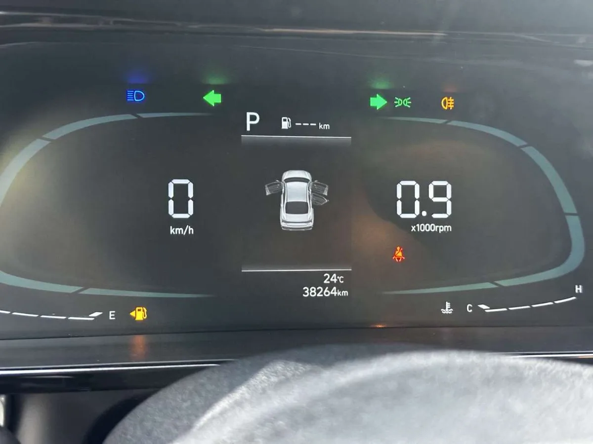 Hyundai Elantra 2023 года, снимок 9