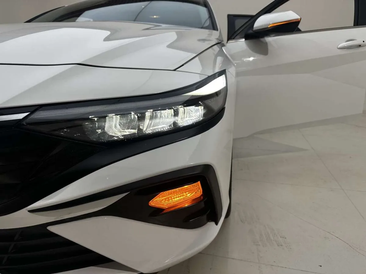 Hyundai Elantra 2023 года, снимок 11