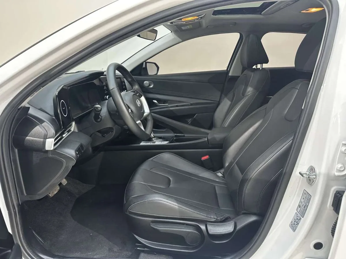 Hyundai Elantra 2023 года, снимок 12