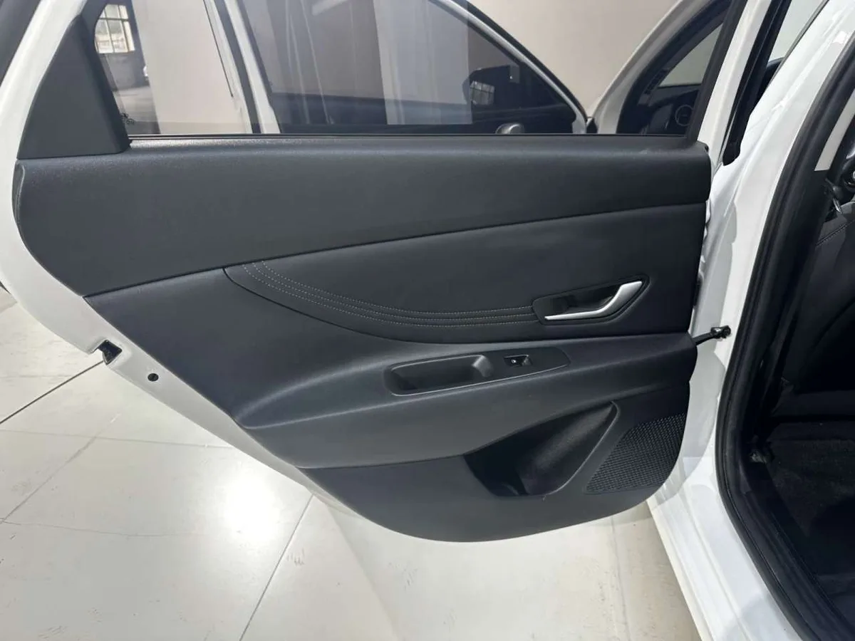 Hyundai Elantra 2023 года, снимок 13