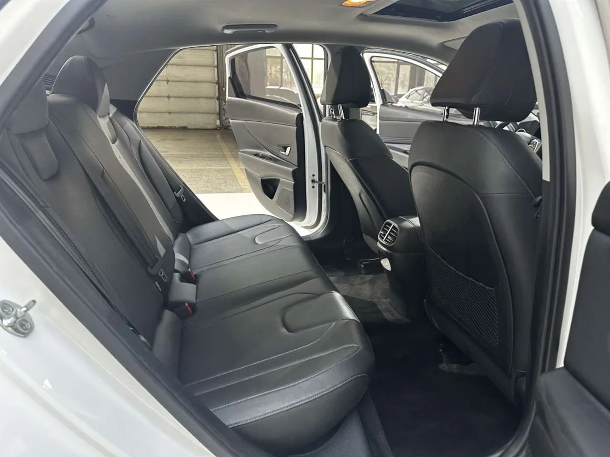 Hyundai Elantra 2023 года, снимок 14