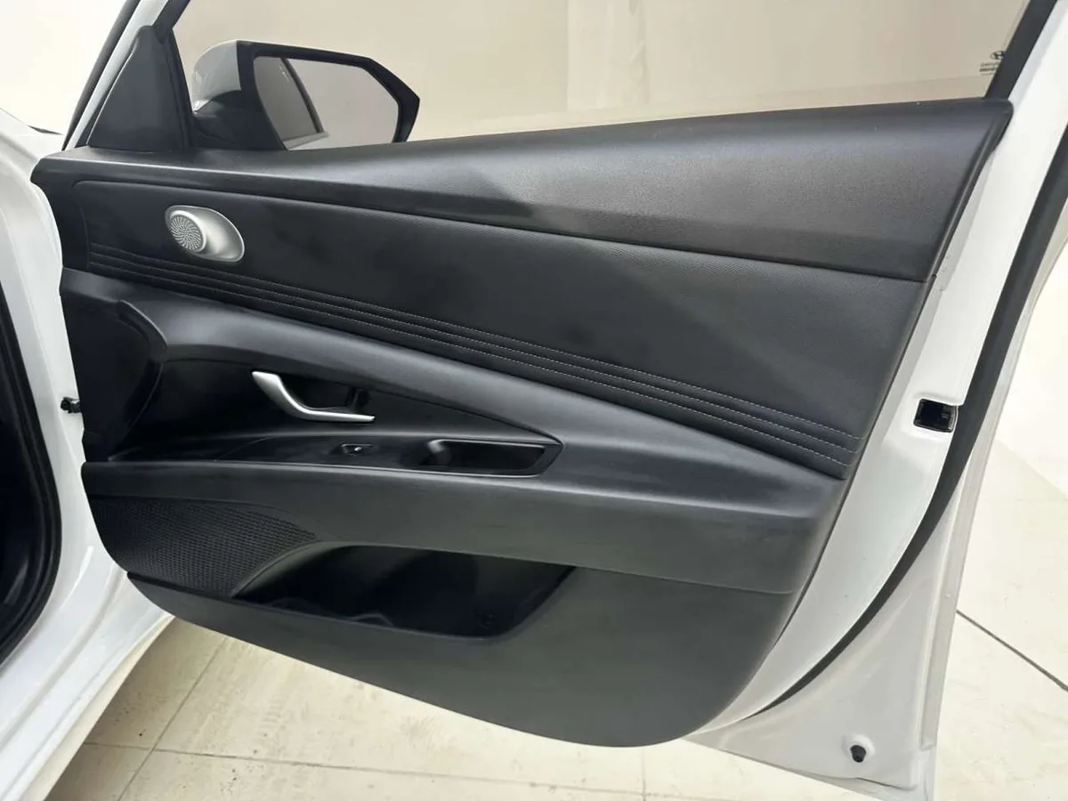 Hyundai Elantra 2023 года, снимок 24