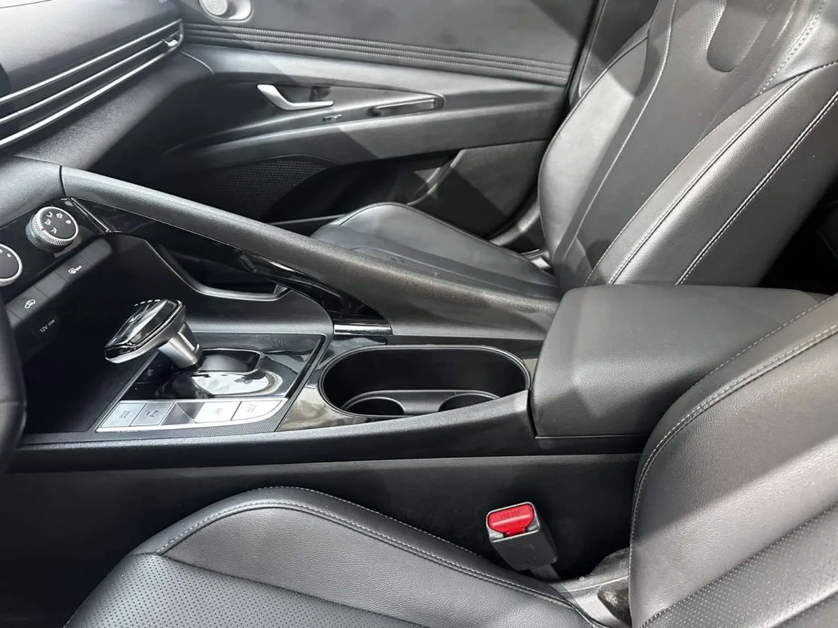 Hyundai Elantra 2023 года, снимок 30