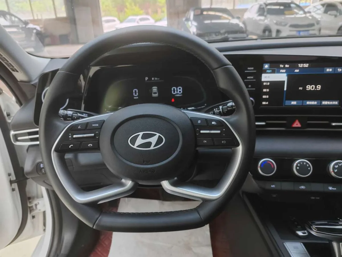 Hyundai Elantra 2023 года, снимок 8