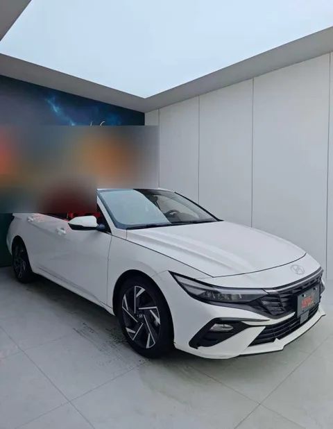 Hyundai Elantra 2023 года