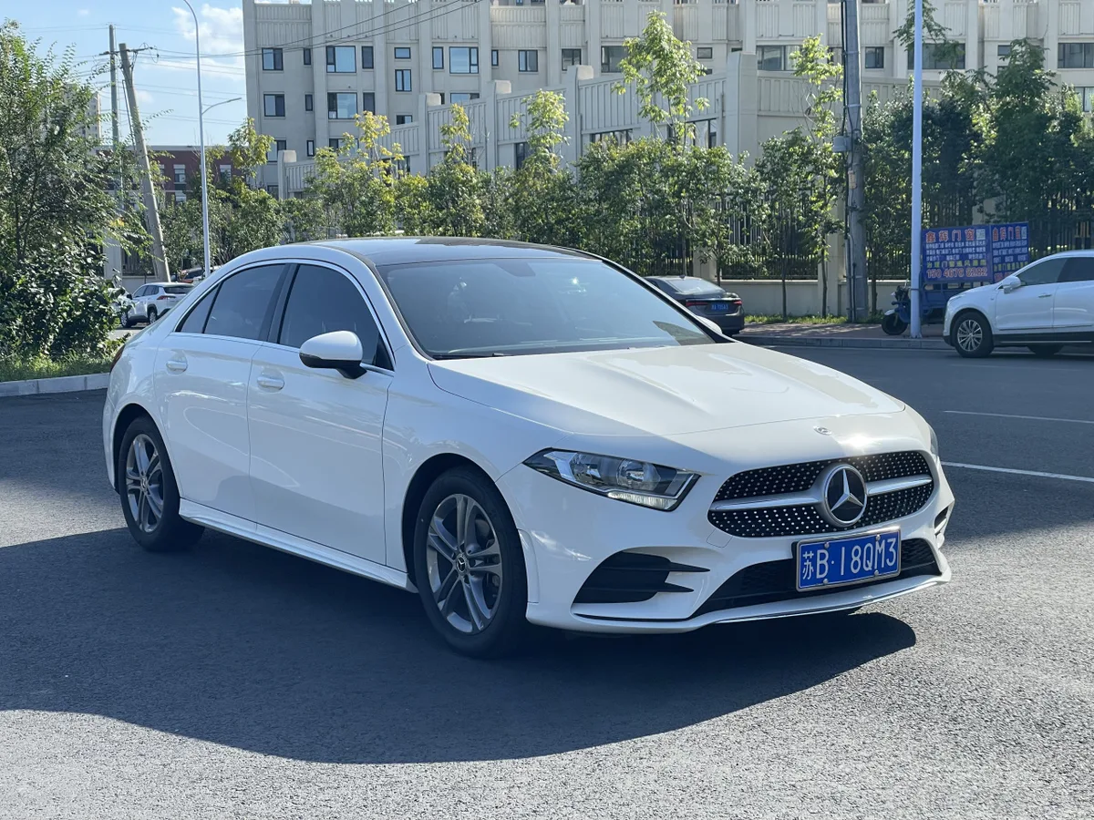 Mercedes-Benz A-класс 2022 года, снимок 3