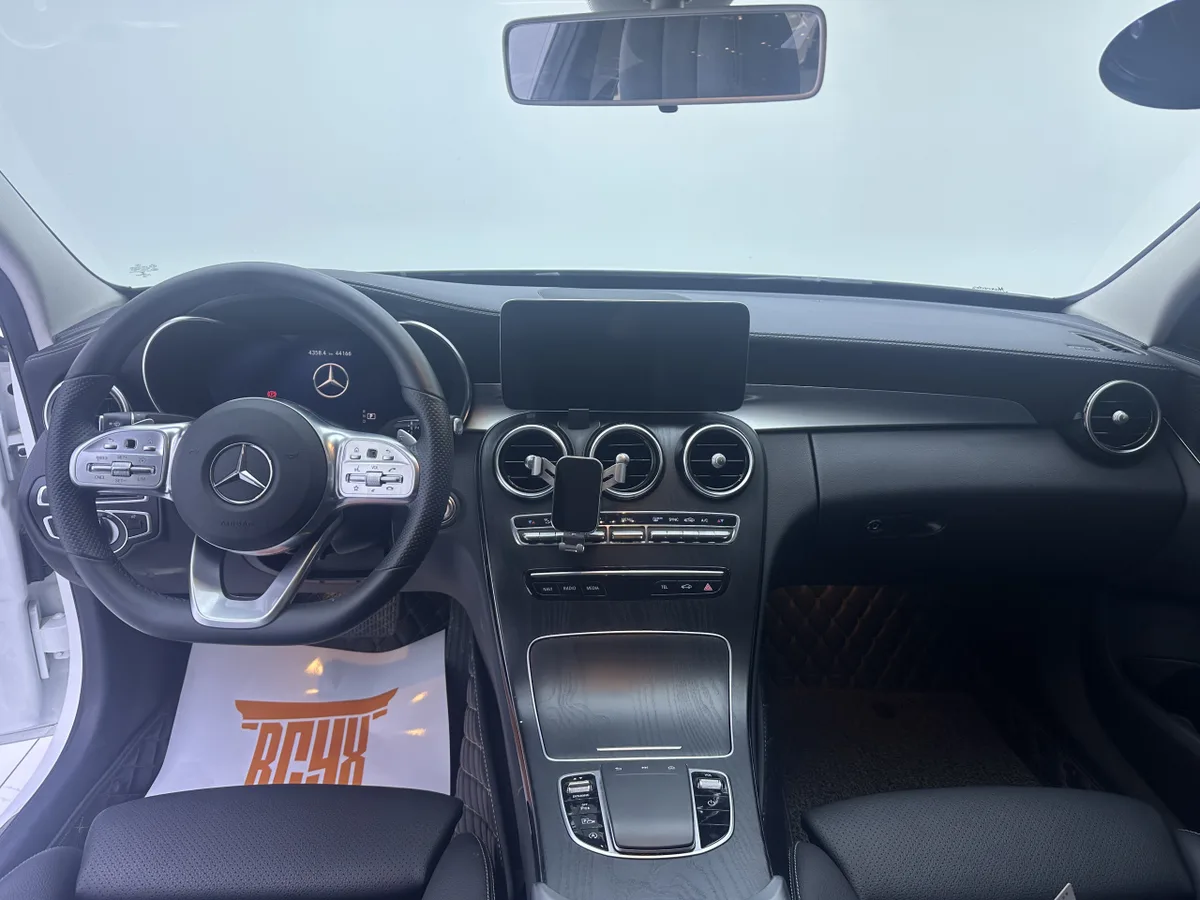 Mercedes-Benz C-класс 2020 года, снимок 16
