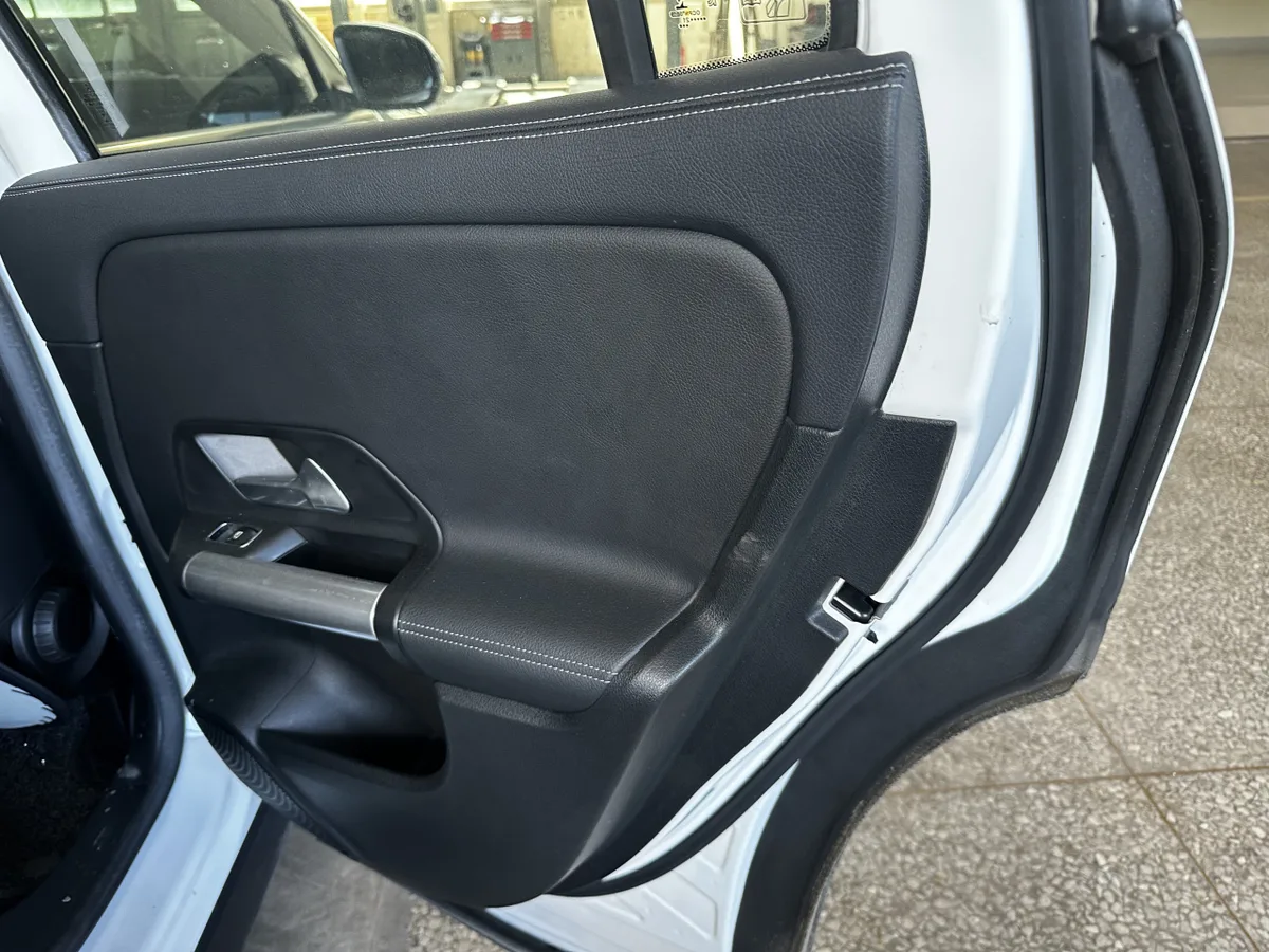 Mercedes-Benz GLA 2021 года, снимок 19