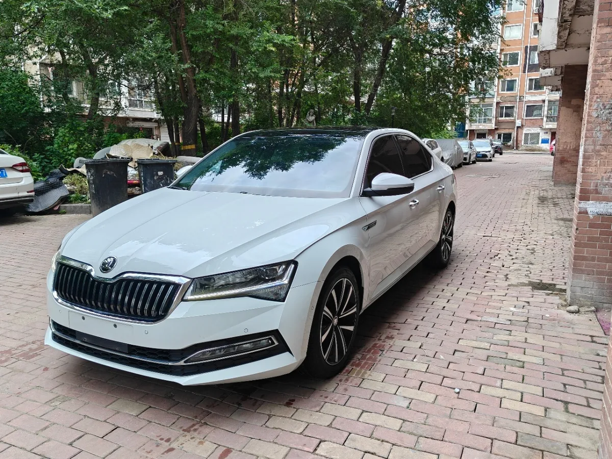 Skoda Superb 2024 года