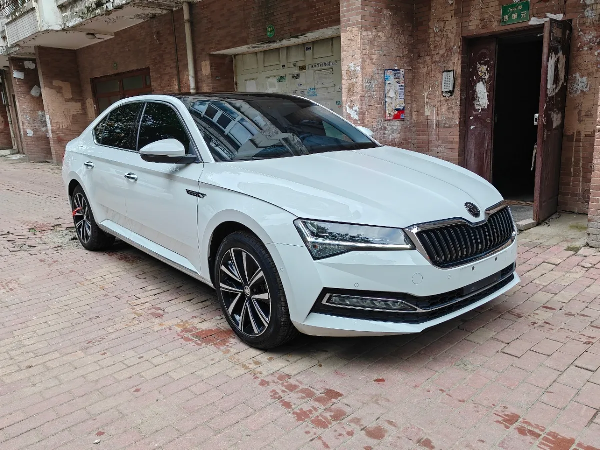Skoda Superb 2024 года, снимок 2