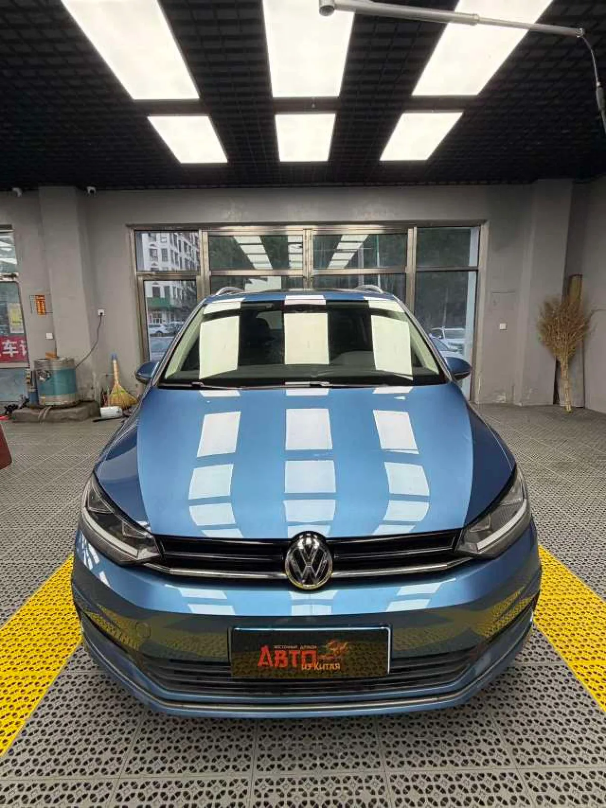 Volkswagen Touran 2018 года, снимок 2