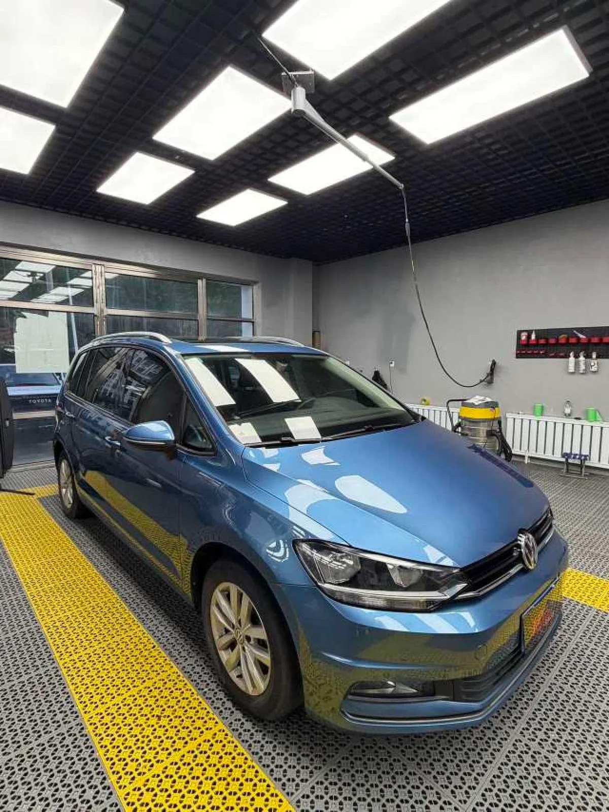 Volkswagen Touran 2018 года, снимок 3