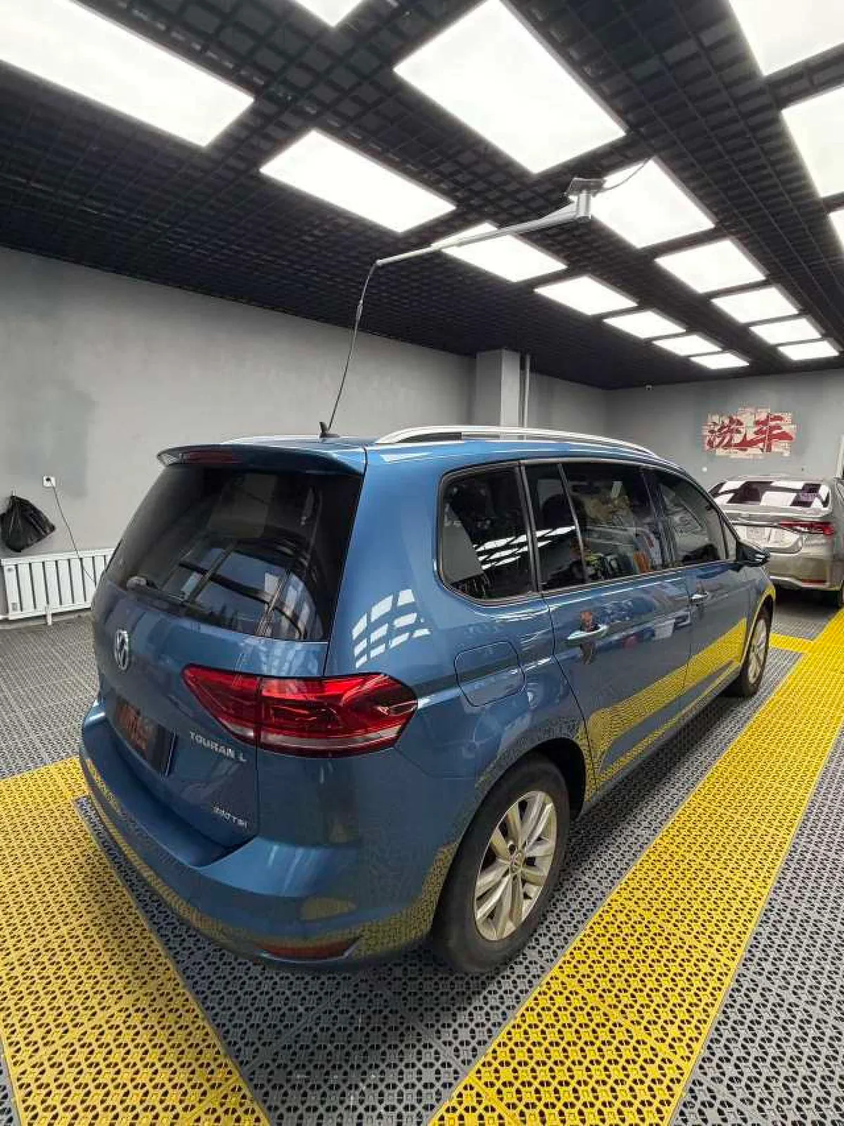 Volkswagen Touran 2018 года, снимок 6