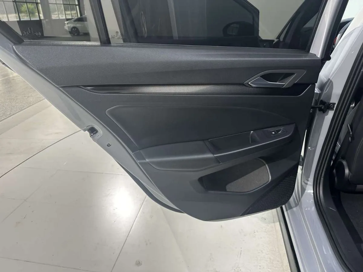 Volkswagen Golf 2022 года, снимок 13