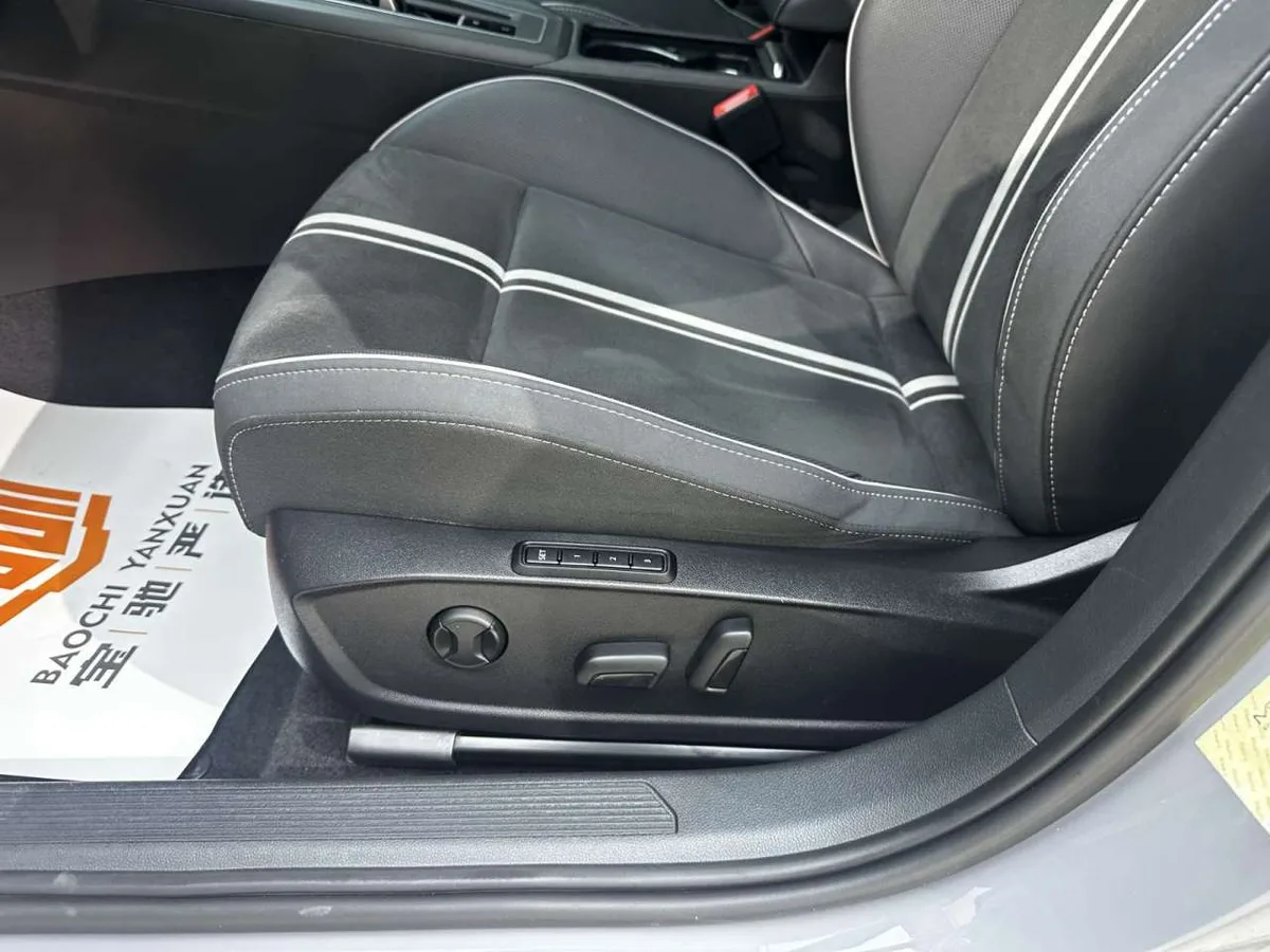 Volkswagen Golf 2022 года, снимок 20