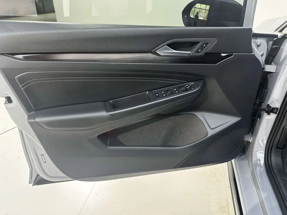 Volkswagen Golf 2022 года, снимок 25
