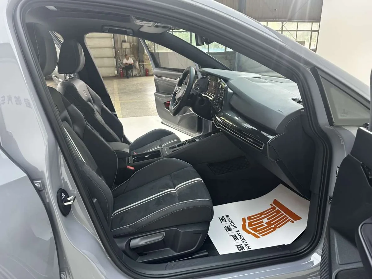Volkswagen Golf 2022 года, снимок 30