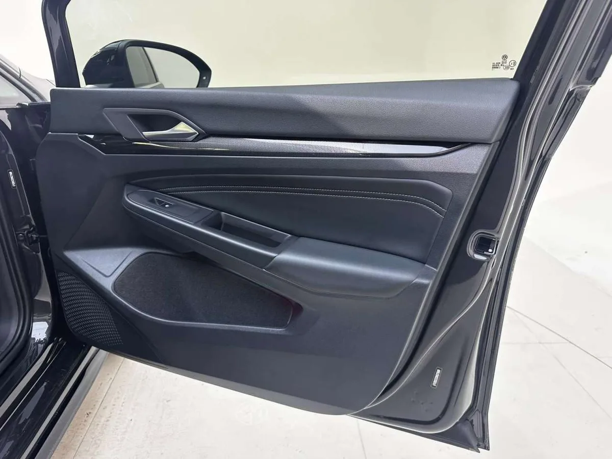 Volkswagen Golf 2022 года, снимок 17