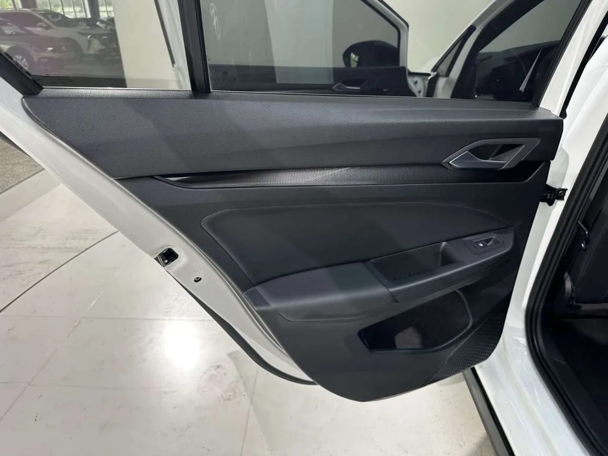 Volkswagen Golf 2022 года, снимок 19