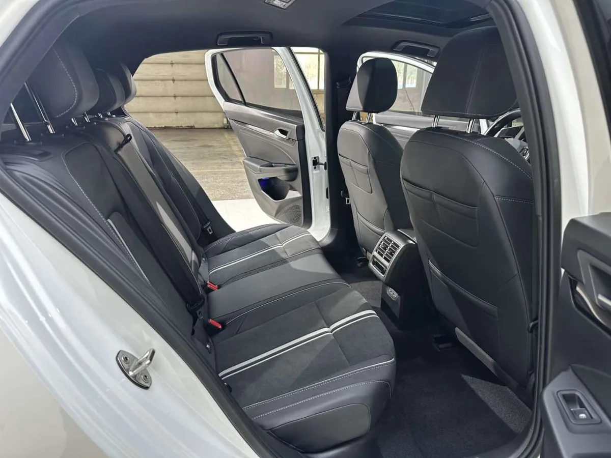 Volkswagen Golf 2022 года, снимок 30