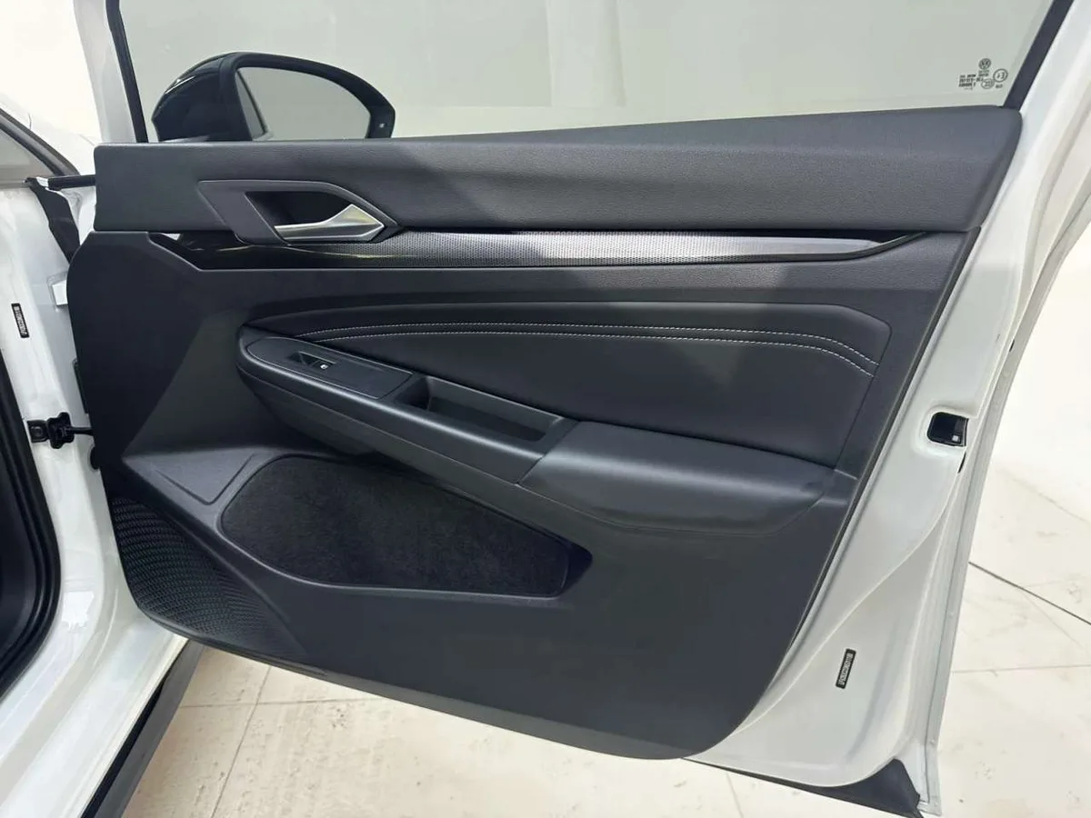 Volkswagen Golf 2022 года, снимок 16