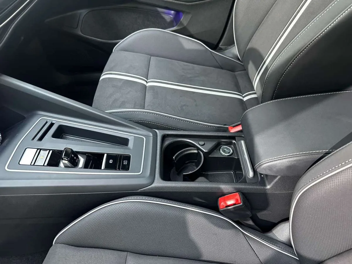 Volkswagen Golf 2022 года, снимок 24