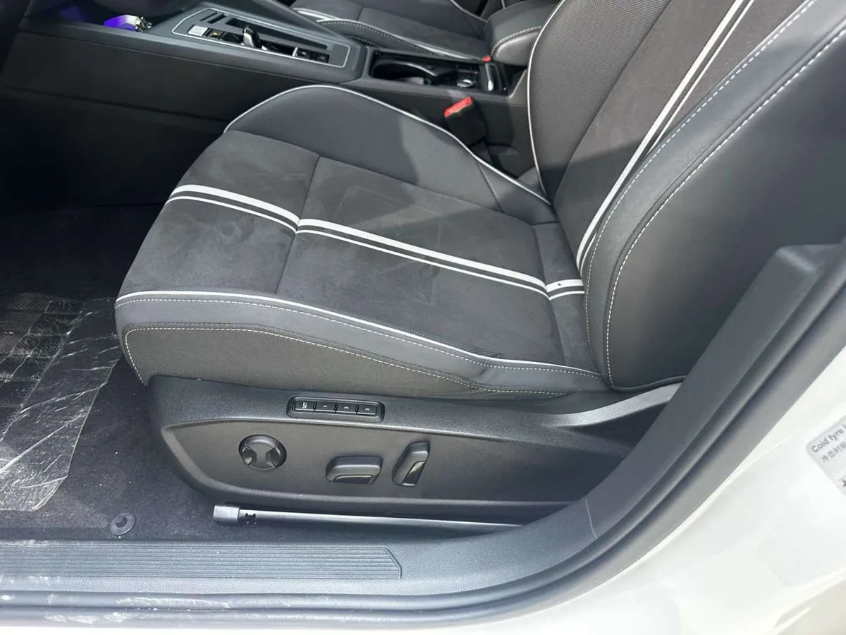 Volkswagen Golf 2022 года, снимок 28