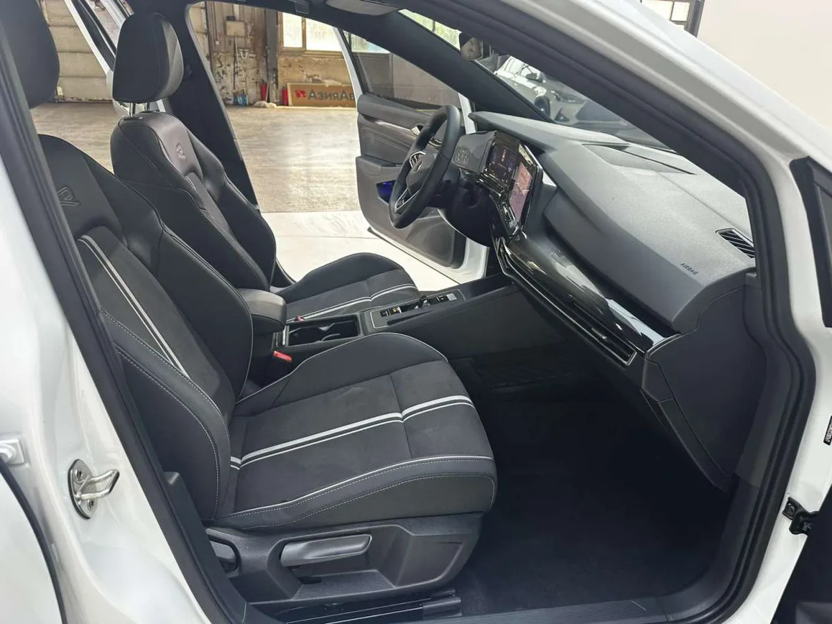 Volkswagen Golf 2022 года, снимок 30