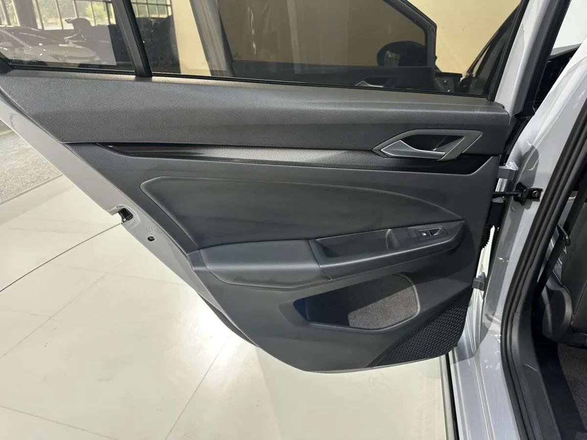 Volkswagen Golf 2022 года, снимок 12