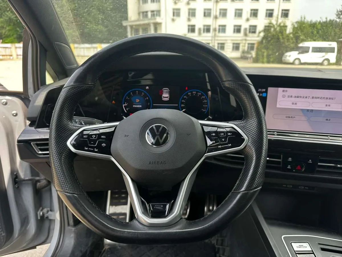 Volkswagen Golf 2023 года, снимок 7
