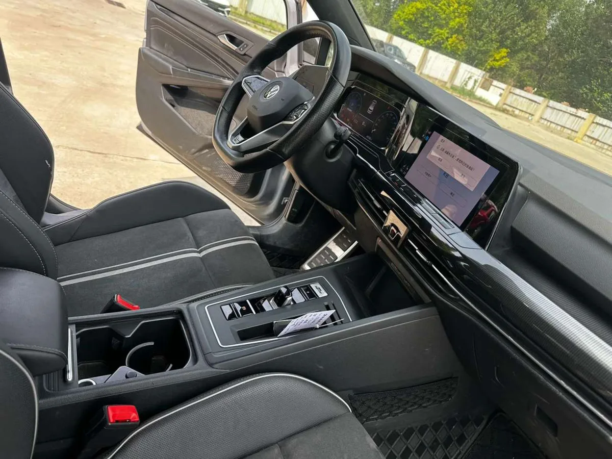 Volkswagen Golf 2023 года, снимок 8