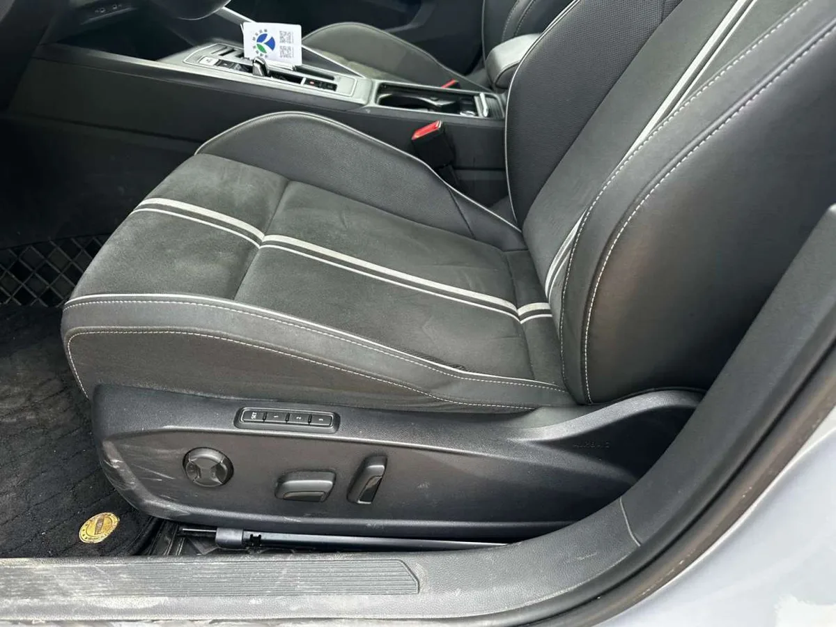 Volkswagen Golf 2023 года, снимок 12