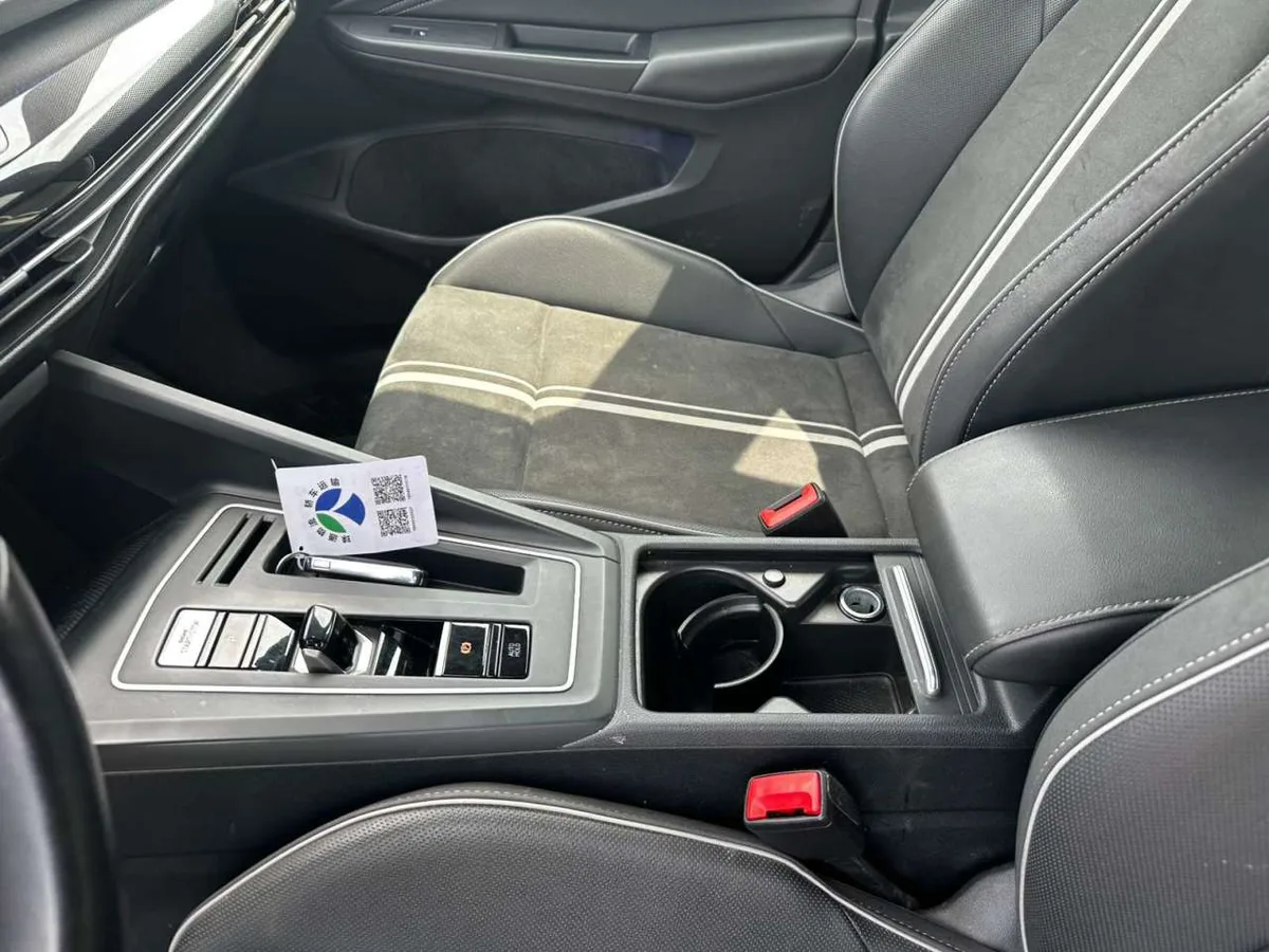 Volkswagen Golf 2023 года, снимок 13