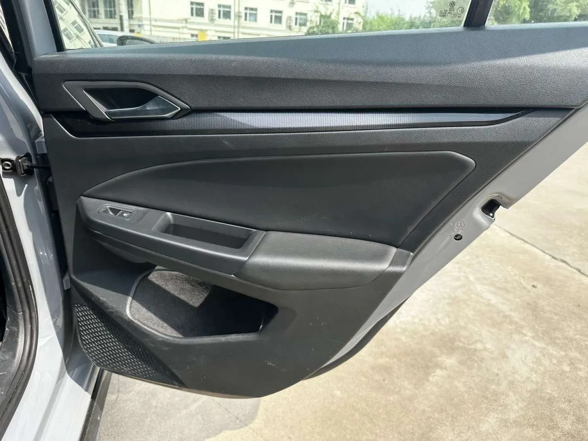Volkswagen Golf 2023 года, снимок 16