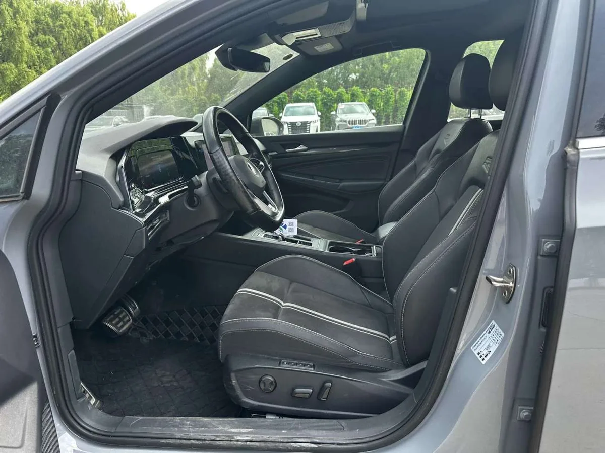 Volkswagen Golf 2023 года, снимок 22