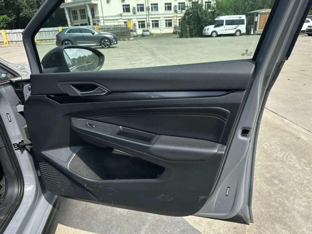 Volkswagen Golf 2023 года, снимок 23