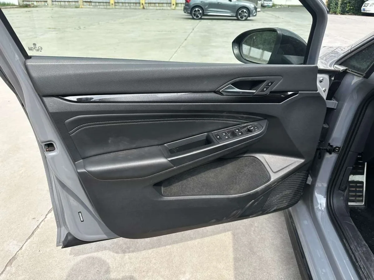 Volkswagen Golf 2023 года, снимок 29